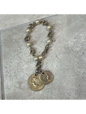 Kent Vintage signed coin charm faux pearl bracelet